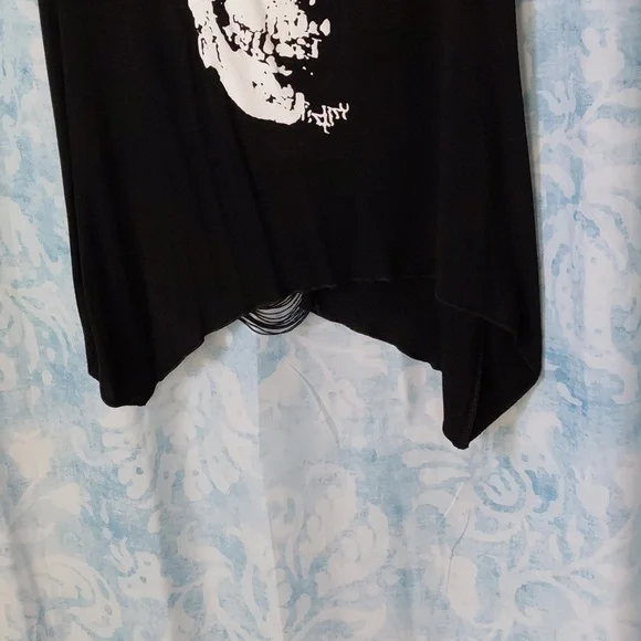 Black Skull Graphic Women's Top - Picture 3 of 6